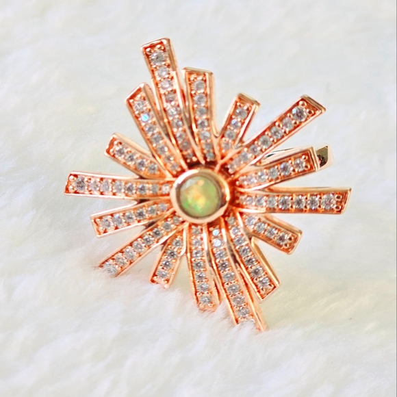 Hespera adjustable size ring. Opal and rose gold. - Picture 1 of 2
